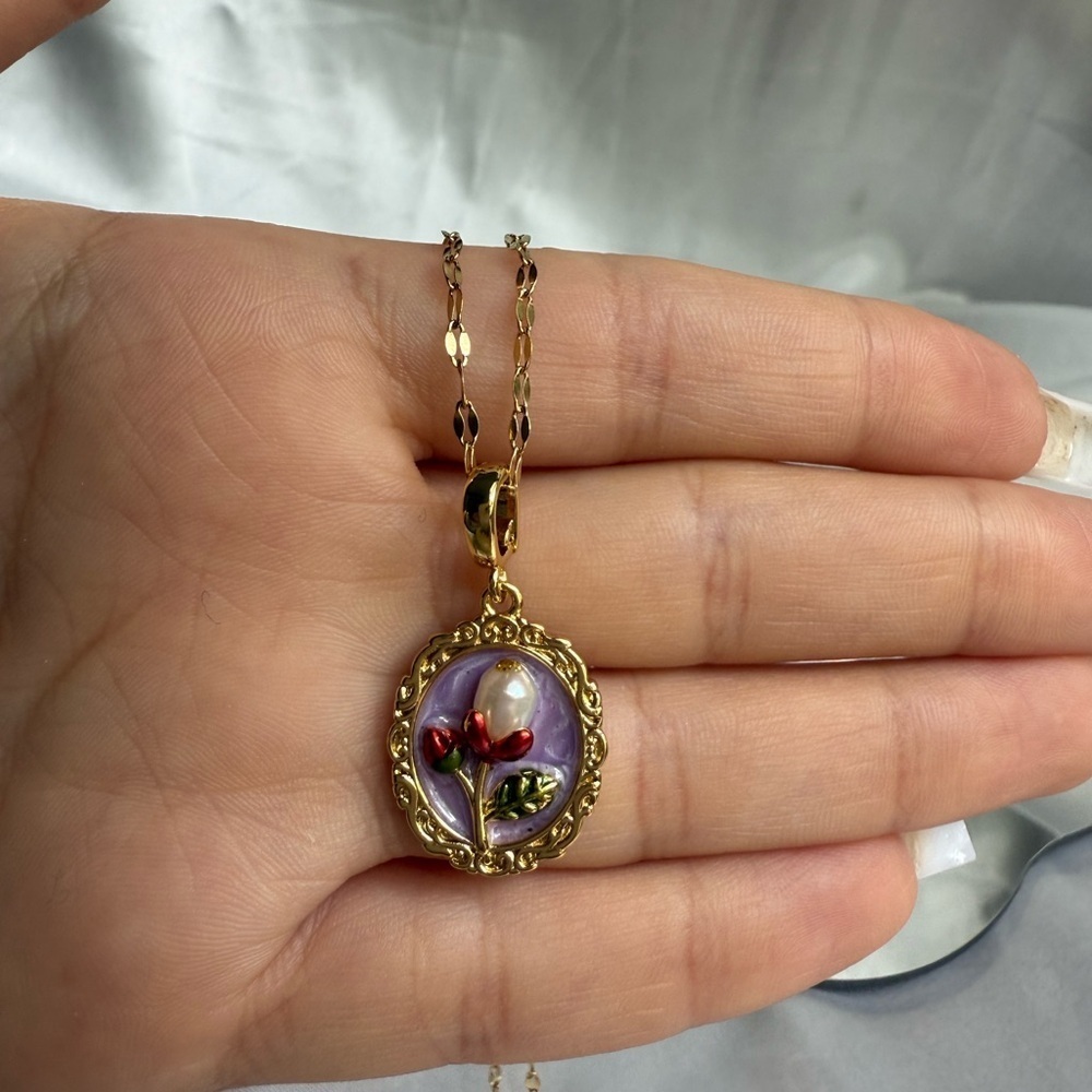 New!!! Canva Vintage plates stainless steel Gold and Red Floral Pendant Necklace - Picture 5 of 6